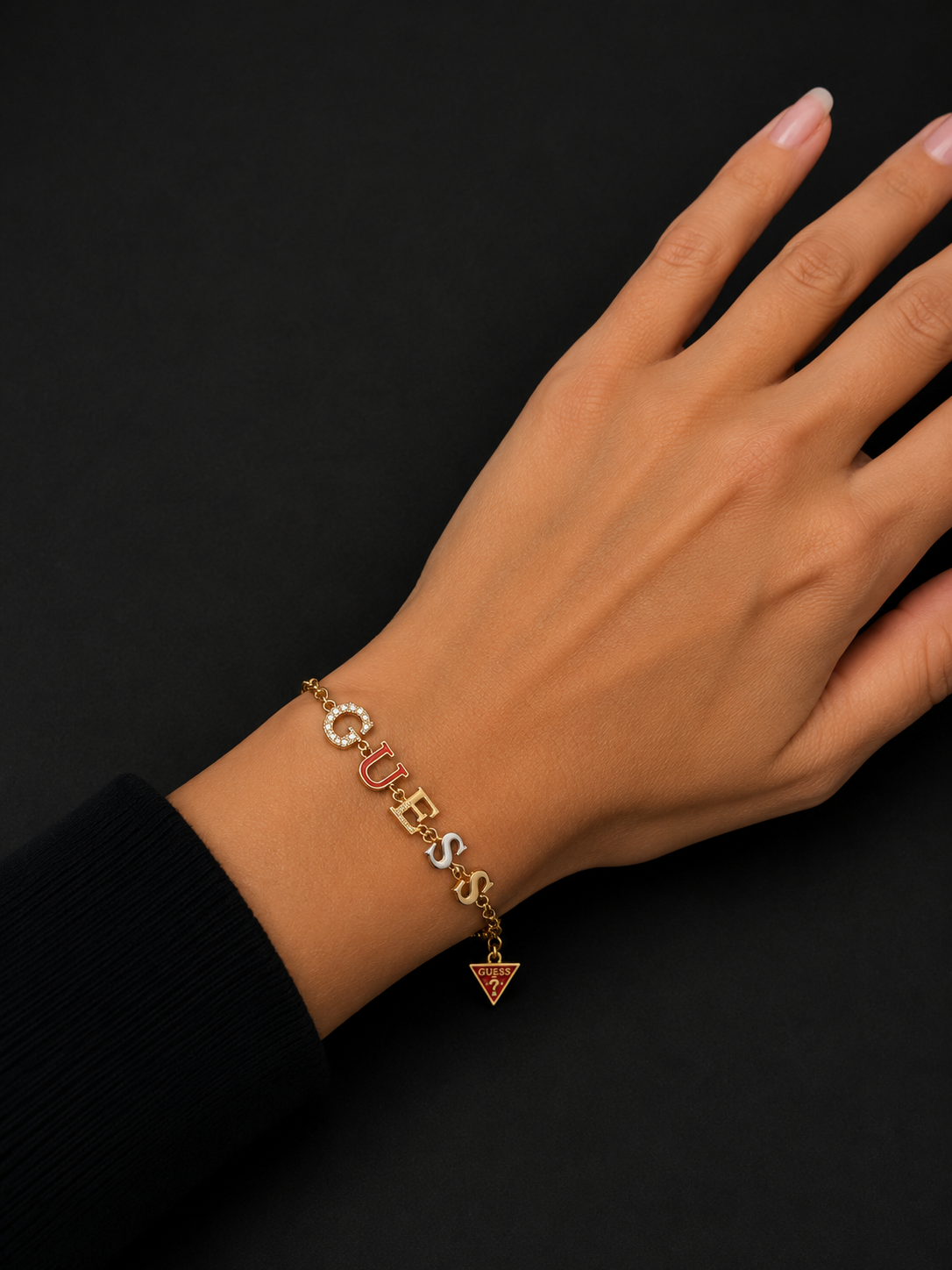 GUESS — Édition Exclusive Bracelet Logo Émail Tricolore — Collection Iconic Rouge